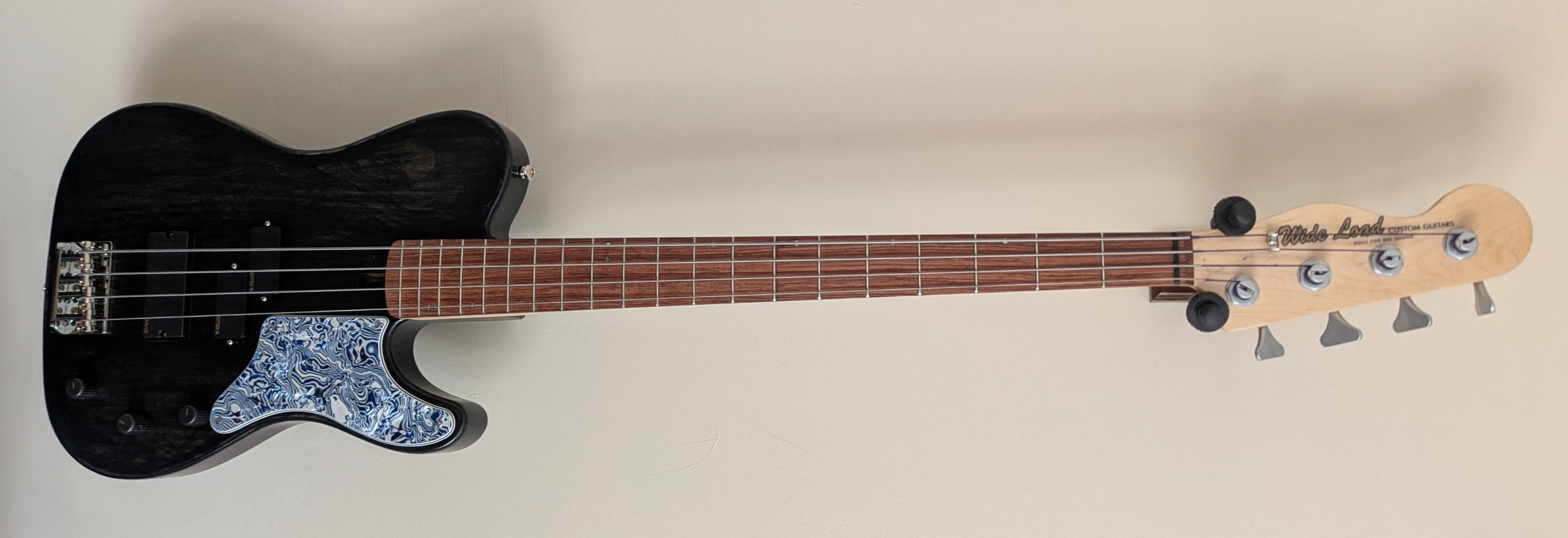 Dark Ble Cabronita Bass